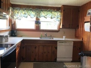 42 Grove Beach Rd S in Westbrook, CT - Building Photo - Building Photo