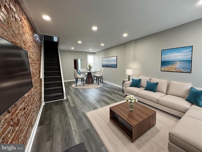 property at 2718 E Madison St