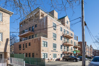 Bell Condominiums in Flushing, NY - Building Photo - Building Photo