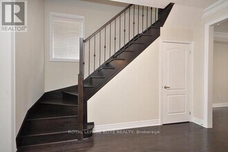 2092 Fiddlers Way in Oakville, ON - Building Photo - Building Photo