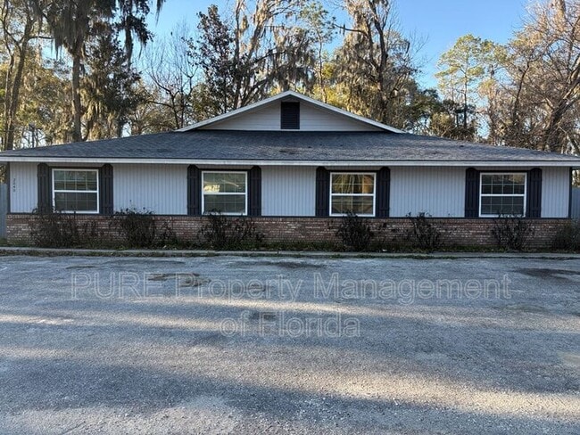 property at 2040 SE 40th Street Rd