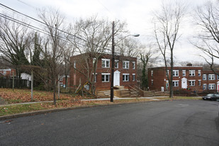 2604 29th St SE in Washington, DC - Foto de edificio - Building Photo