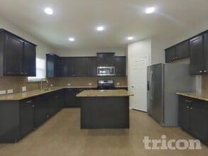 131 Reeves Garden in San Antonio, TX - Building Photo - Building Photo