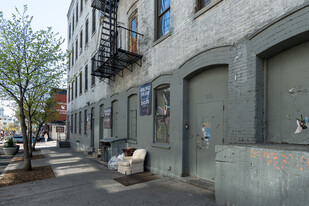 235 Berry St in Brooklyn, NY - Foto de edificio - Building Photo