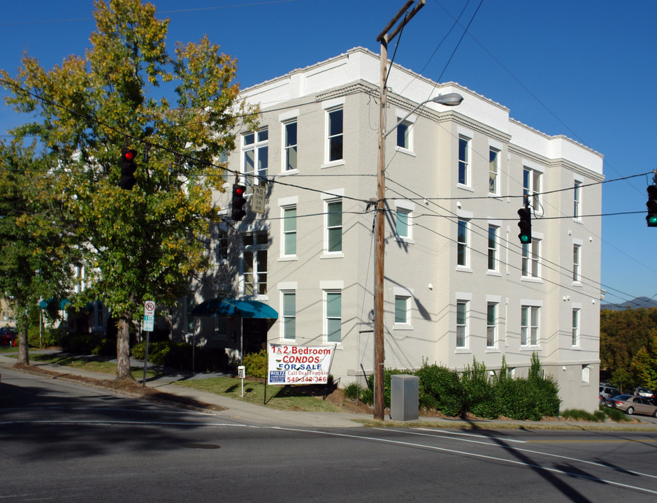 One Elm Place in Roanoke, VA - Building Photo