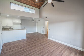 18750 Mandan St in Santa Clarita, CA - Building Photo - Building Photo