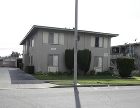 7590 Jackson Way in Buena Park, CA - Foto de edificio - Building Photo