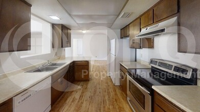 570 N Villa Nueva Dr in Litchfield Park, AZ - Building Photo - Building Photo