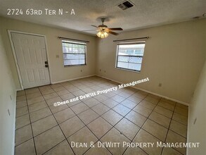 2724 63rd Terrace N in St. Petersburg, FL - Foto de edificio - Building Photo