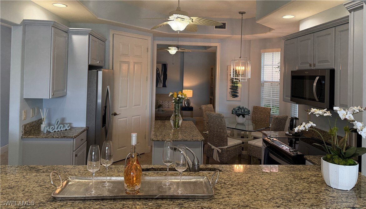 7832 Hawthorne Dr in Naples, FL - Building Photo