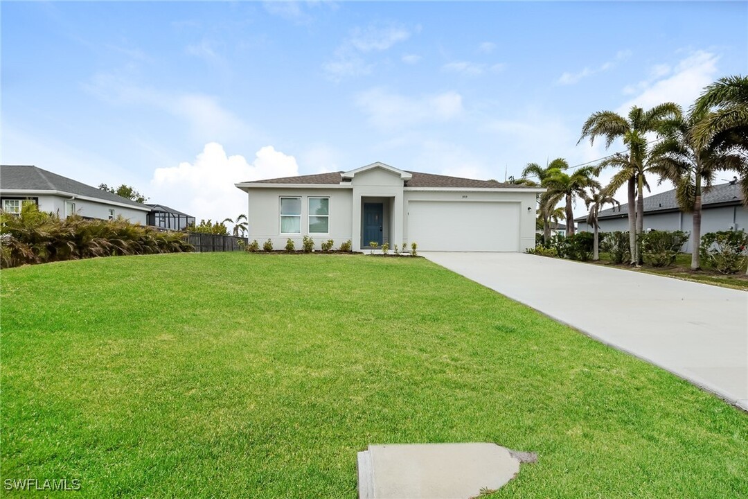 3919 NW 41st St in Cape Coral, FL - Building Photo