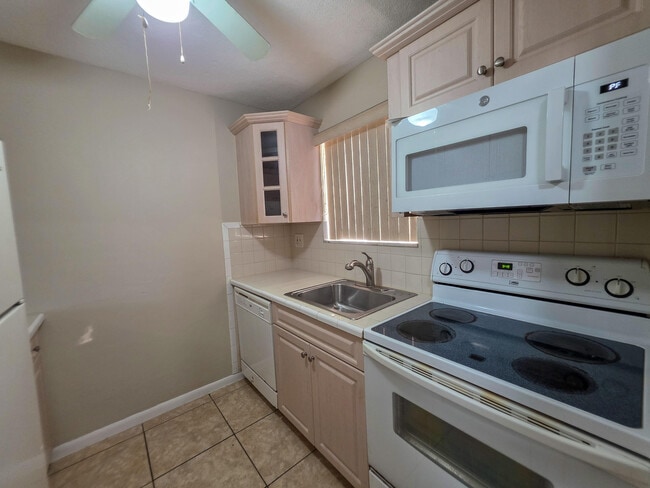 6080 Forest Hill Blvd in West Palm Beach, FL - Building Photo - Building Photo