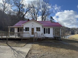 130 Bobby Rash Rd in Lansing, NC - Building Photo
