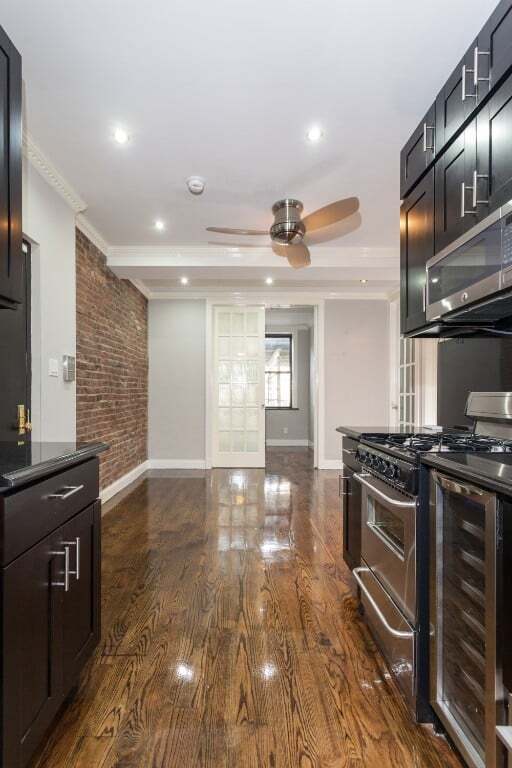 326 E 100th St in New York, NY - Foto de edificio - Building Photo