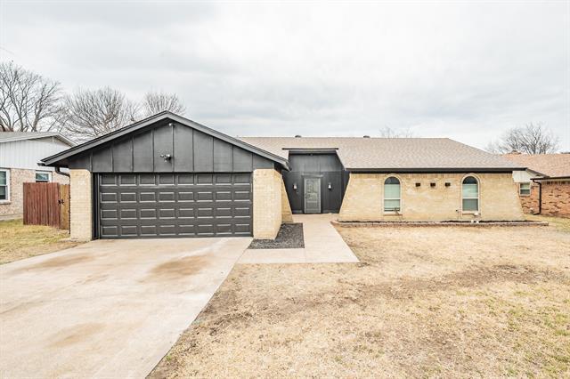 8409 Glenann Dr in North Richland Hills, TX - Building Photo