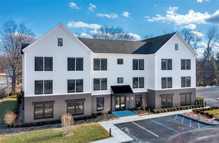 71 E Main St in Pawling, NY - Building Photo