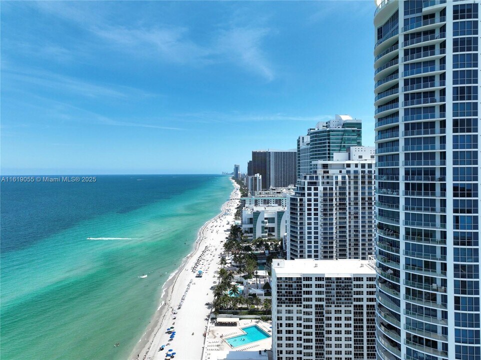 3101 S Ocean Dr in Hollywood, FL - Building Photo