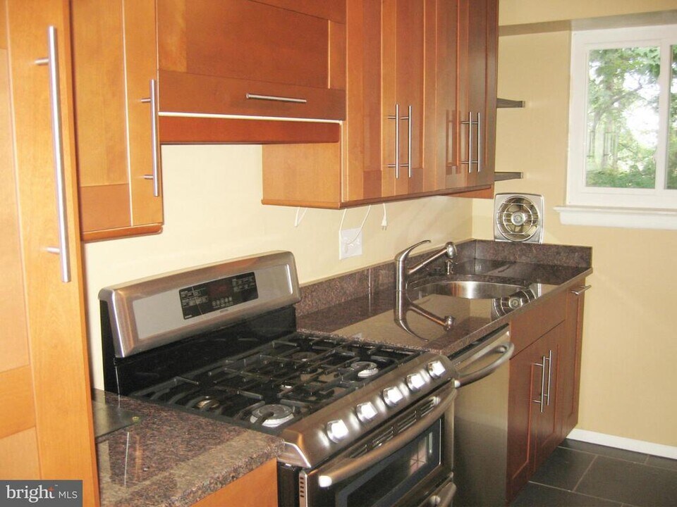 11410 Cherry Hill Rd in Silver Spring, MD - Building Photo