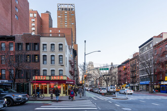 371 East 62Nd Street in New York, NY - Foto de edificio - Building Photo