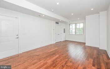 2132 E Sergeant St in Philadelphia, PA - Building Photo - Building Photo
