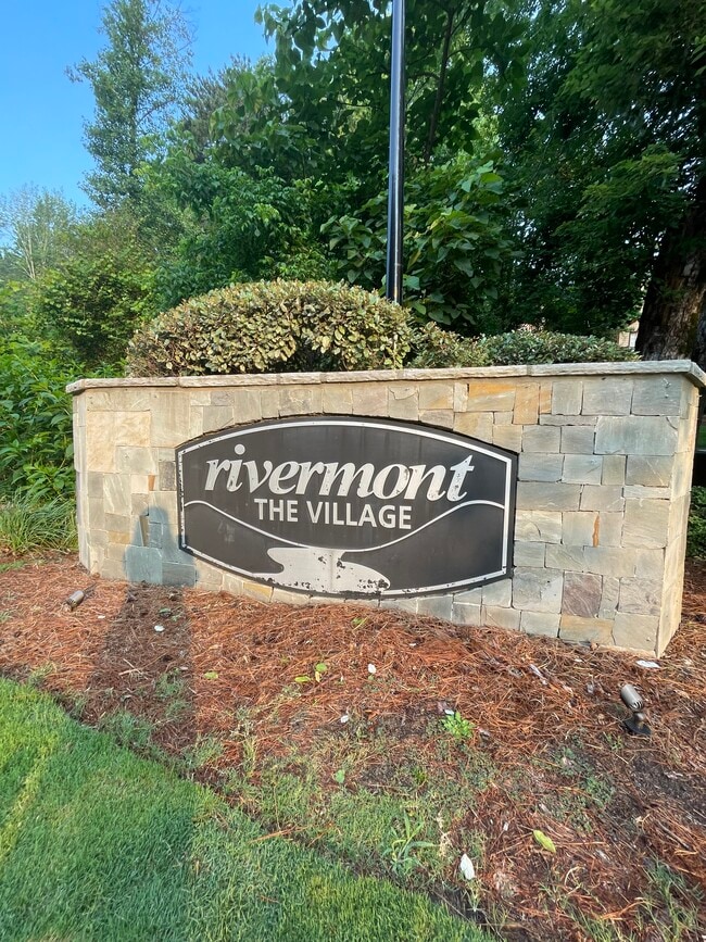 property at 909 Wentworth Ct
