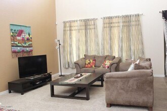 2380 W Honeysuckle Ln in Chandler, AZ - Building Photo - Building Photo