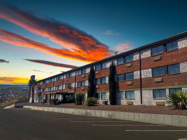 Alza Dwellings in El Paso, TX - Foto de edificio - Building Photo