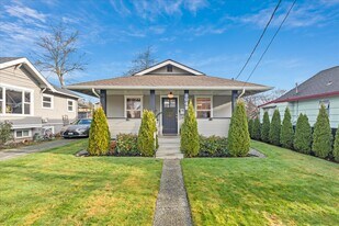 8042 Earl Ave NW in Seattle, WA - Building Photo