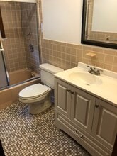 97 Shawn Dr in Bristol, CT - Foto de edificio - Building Photo