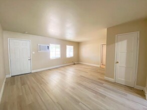 960 Barney St, Unit na in Merced, CA - Building Photo - Building Photo