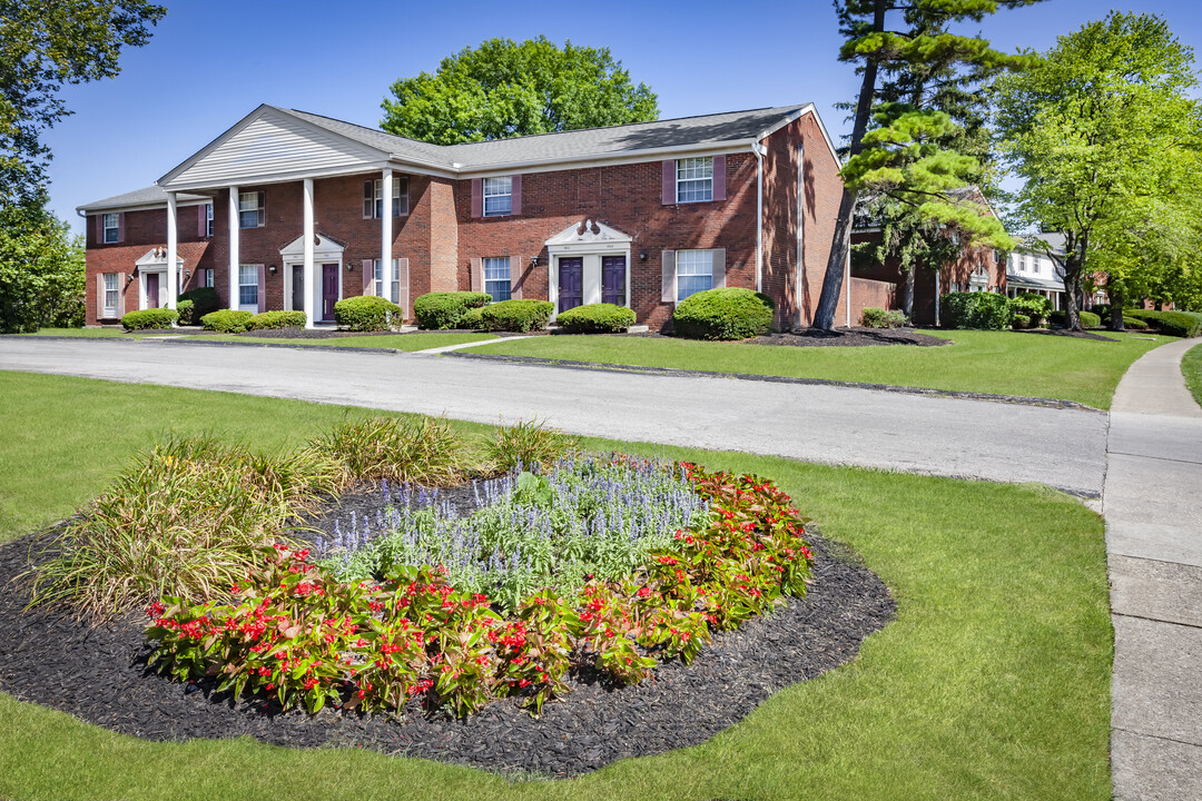 Williamsburg Square in Columbus, OH - Building Photo