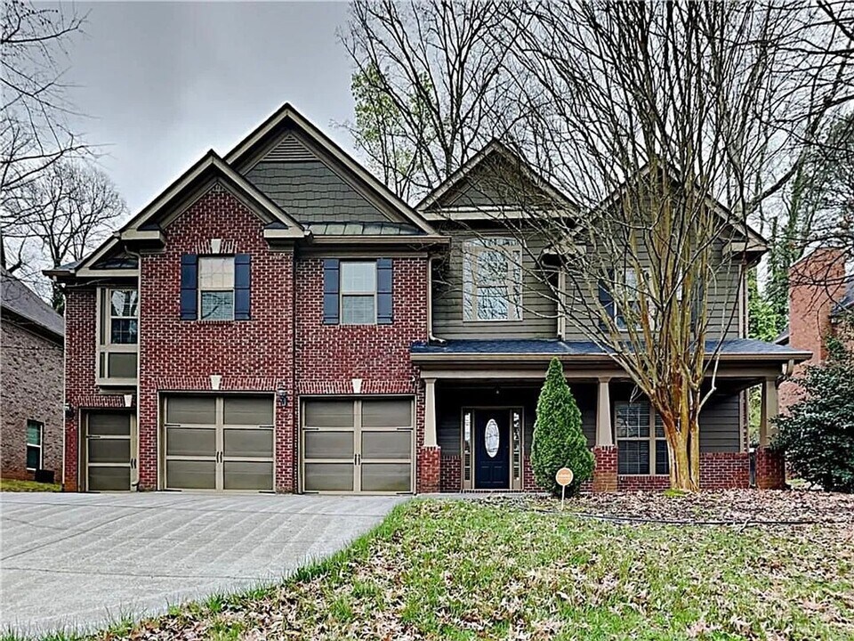 1050 Longshore Cove in Decatur, GA - Building Photo