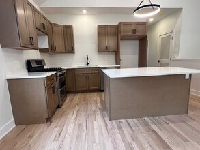 3025 W Ainslie St, Unit 2 in Chicago, IL - Building Photo - Building Photo