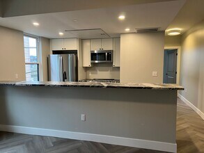 649 Emlin St in Pittsburgh, PA - Foto de edificio - Building Photo