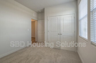 12415 S Parkwood Ln in Lee's Summit, MO - Building Photo - Building Photo