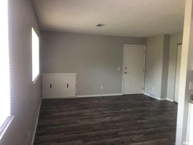 4933 Jersey Ridge Rd in Davenport, IA - Building Photo - Building Photo
