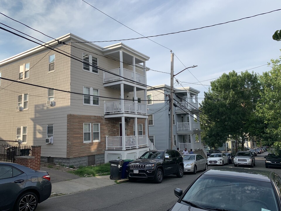 18 Bond St, Unit 1 in Somerville, MA - Building Photo