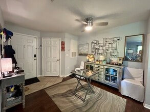 5483 Vineland Rd in Orlando, FL - Building Photo - Building Photo