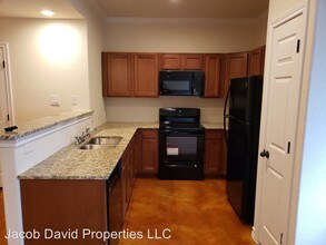 6323 Melanzane Ave in San Antonio, TX - Building Photo - Building Photo