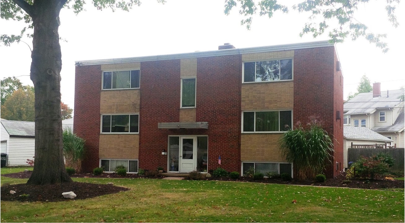 Webb Cliff Apartments in Lakewood, OH - Foto de edificio