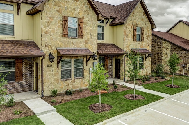 Barracks Townhomes in College Station, TX - Building Photo - Building Photo