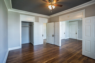 Broadmoor Apartments in Memphis, TN - Building Photo - Interior Photo