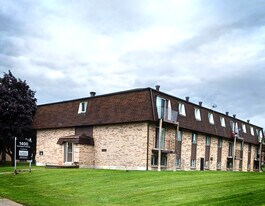 Cartier Court in Brockville, ON - Building Photo