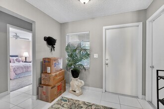 6357 Overland Dr in Delray Beach, FL - Foto de edificio - Building Photo