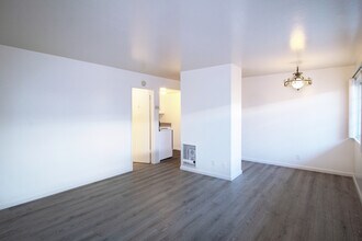 523 Walker Dr, Unit 00 in Mountain View, CA - Building Photo - Building Photo