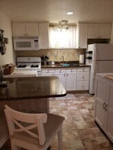 4633 Clark Pl NW, Unit DC NW Large Studio in Washington, DC - Foto de edificio - Building Photo