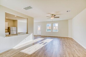 8202 Blooming Meadow Ln in Houston, TX - Building Photo - Building Photo