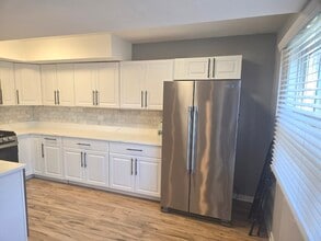 360 W Inverrary Ln in Deerfield, IL - Building Photo - Building Photo