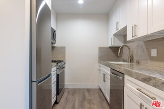 1310 W Valencia Dr in Fullerton, CA - Building Photo - Building Photo