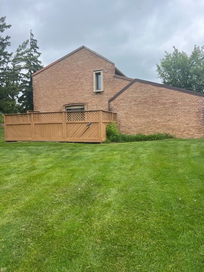 2906 Moon Lake Dr in West Bloomfield, MI - Building Photo - Building Photo